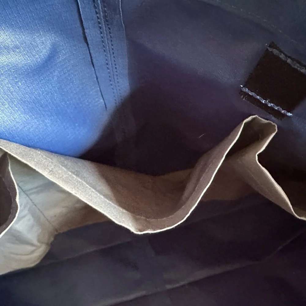 Bellroy Market Tote in Blue with Multicolor Straps - Picture 9 of 10